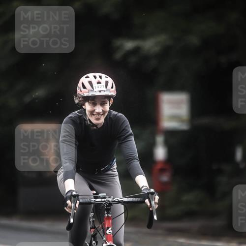 13.09.2026 - Stadtparktriathlon H.Heesch http://msf.ph/oto/10367263 13.09.2026 13:16:50 Radfahren 1412, 1421 meine-sportfotos.de