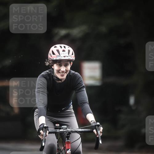 13.09.2026 - Stadtparktriathlon H.Heesch http://msf.ph/oto/10367270 13.09.2026 13:16:50 Radfahren 1412, 1421 meine-sportfotos.de