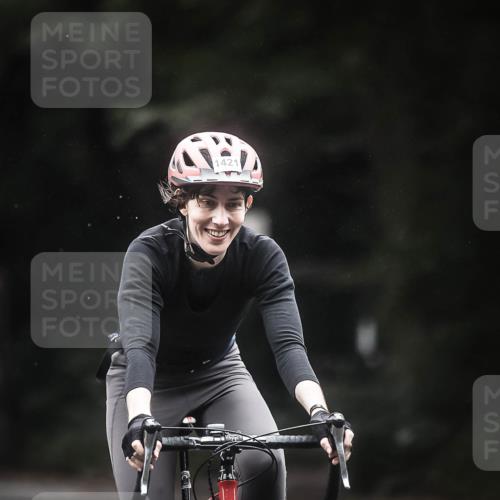 13.09.2026 - Stadtparktriathlon H.Heesch http://msf.ph/oto/10367274 13.09.2026 13:16:50 Radfahren 1412, 1421 meine-sportfotos.de