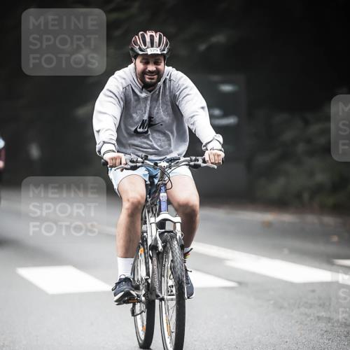 13.09.2026 - Stadtparktriathlon H.Heesch http://msf.ph/oto/10367288 13.09.2026 10:15:37 Radfahren 218, 293, 329, 341, 409 meine-sportfotos.de