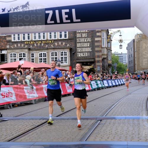 13.09.2026 - 21. swb-Marathon Bremen Tim E. http://msf.ph/oto/10367298 13.09.2026 13:04:42 Ziel 650, 744, 1223, 1224, 1860, 2207, 3284, 3424, 4239, 7871, 8936, 9813, 13034 meine-sportfotos.de
