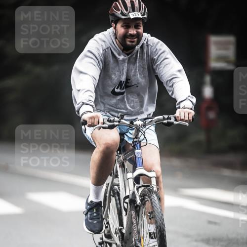 13.09.2026 - Stadtparktriathlon H.Heesch http://msf.ph/oto/10367320 13.09.2026 10:15:37 Radfahren 218, 293, 329, 341, 409 meine-sportfotos.de
