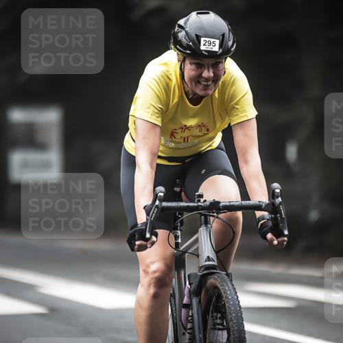 13.09.2026 - Stadtparktriathlon H.Heesch http://msf.ph/oto/10367451 13.09.2026 10:15:47 Radfahren 263, 295, 327, 409 meine-sportfotos.de