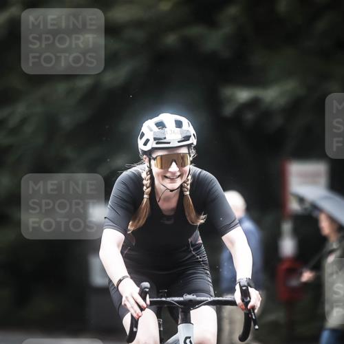 13.09.2026 - Stadtparktriathlon H.Heesch http://msf.ph/oto/10367460 13.09.2026 13:17:33 Radfahren 1362, 1368 meine-sportfotos.de