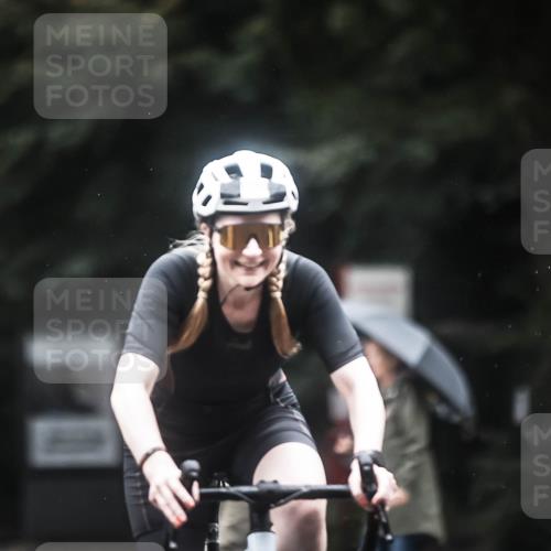 13.09.2026 - Stadtparktriathlon H.Heesch http://msf.ph/oto/10367467 13.09.2026 13:17:33 Radfahren 1362, 1368 meine-sportfotos.de