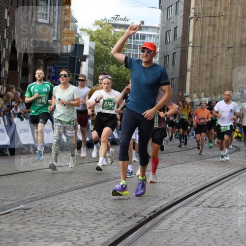13.09.2026 - 21. swb-Marathon Bremen Strokosch-Dieckow http://msf.ph/oto/10367655 13.09.2026 13:35:52 Ziel 156, 607, 1150, 2041, 2090, 2318, 2356, 3055, 3621, 3704, 4326, 5308, 5661, 6315, 6418, 6465, 6466, 6644, 6649, 6837, 7285, 7377, 7597, 7700, 8401, 8530, 8773, 8816, 8915, 9845, 9862, 9887, 563, 1867, 2565, 3026, 3056, 3454, 3489, 4016, 5026, 5276, 5816, 6159, 6874, 6982, 7036, 7043, 7256, 7385, 7804, 8145, 8227, 8275, 8488, 9243, 9497, 13179 meine-sportfotos.de