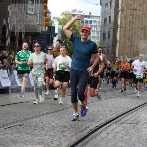 13.09.2026 - 21. swb-Marathon Bremen Strokosch-Dieckow http://msf.ph/oto/10367777 13.09.2026 13:35:53 Ziel 156, 607, 2041, 2090, 2318, 2356, 3055, 3087, 3226, 3621, 3704, 3780, 4326, 5308, 5661, 6315, 6418, 6465, 6466, 6644, 6649, 7285, 7377, 7597, 7675, 7700, 8401, 8530, 8816, 8915, 9784, 9845, 9862, 9887, 9892, 563, 1867, 2565, 3026, 3224, 3454, 3489, 4016, 5026, 5259, 5276, 5816, 6159, 6874, 6982, 7036, 7043, 7256, 7385, 7804, 8145, 8227, 8275, 8488, 9076, 9243, 9497, 13179 meine-sportfotos.de