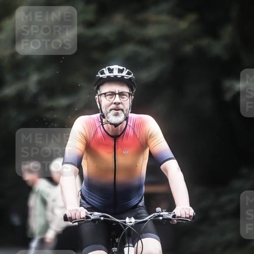 13.09.2026 - Stadtparktriathlon H.Heesch http://msf.ph/oto/10367804 13.09.2026 13:18:10 Radfahren 1290, 1350, 1359, 1397 meine-sportfotos.de