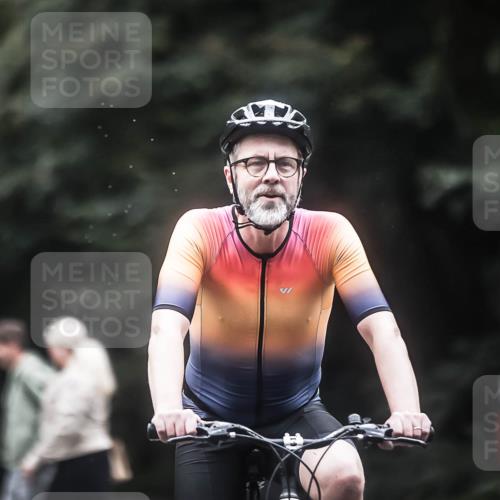 13.09.2026 - Stadtparktriathlon H.Heesch http://msf.ph/oto/10367810 13.09.2026 13:18:10 Radfahren 1290, 1350, 1359, 1397 meine-sportfotos.de