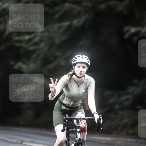 13.09.2026 - Stadtparktriathlon H.Heesch http://msf.ph/oto/10367833 13.09.2026 13:18:16 Radfahren 1329, 1367, 1397, 1417, 1443 meine-sportfotos.de
