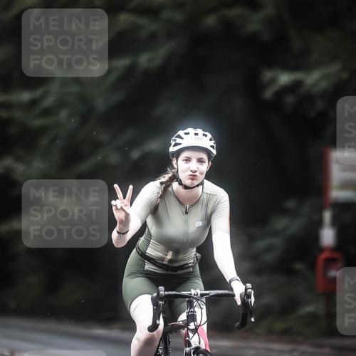 13.09.2026 - Stadtparktriathlon H.Heesch http://msf.ph/oto/10367840 13.09.2026 13:18:16 Radfahren 1329, 1367, 1397, 1417, 1443 meine-sportfotos.de