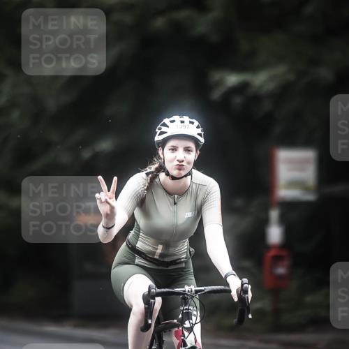 13.09.2026 - Stadtparktriathlon H.Heesch http://msf.ph/oto/10367844 13.09.2026 13:18:16 Radfahren 1329, 1367, 1397, 1417, 1443 meine-sportfotos.de
