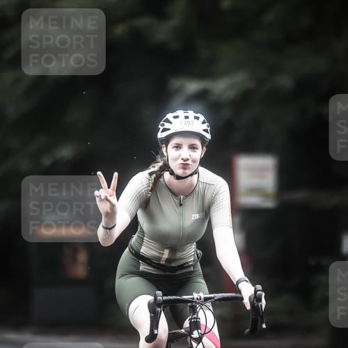 13.09.2026 - Stadtparktriathlon H.Heesch http://msf.ph/oto/10367854 13.09.2026 13:18:16 Radfahren 1329, 1367, 1397, 1417, 1443 meine-sportfotos.de