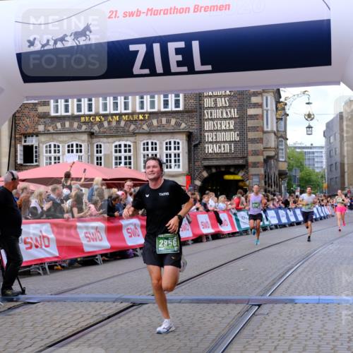 13.09.2026 - 21. swb-Marathon Bremen Tim E. http://msf.ph/oto/10367870 13.09.2026 13:04:58 Ziel 744, 1223, 1224, 1712, 2207, 2646, 2956, 5283, 7814, 8701, 8936, 9070, 9689, 13034 meine-sportfotos.de