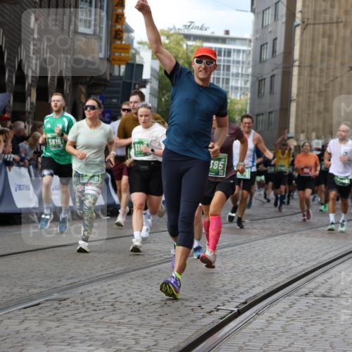 13.09.2026 - 21. swb-Marathon Bremen Strokosch-Dieckow http://msf.ph/oto/10367884 13.09.2026 13:35:53 Ziel 156, 607, 2041, 2090, 2318, 2356, 3055, 3087, 3226, 3621, 3704, 3780, 4326, 5308, 5661, 6315, 6418, 6465, 6466, 6644, 6649, 7285, 7377, 7597, 7675, 7700, 8401, 8530, 8816, 8915, 9784, 9845, 9862, 9887, 9892, 563, 1867, 2565, 3026, 3224, 3454, 3489, 4016, 5026, 5259, 5276, 5816, 6159, 6874, 6982, 7036, 7043, 7256, 7385, 7804, 8145, 8227, 8275, 8488, 9076, 9243, 9497, 13179 meine-sportfotos.de