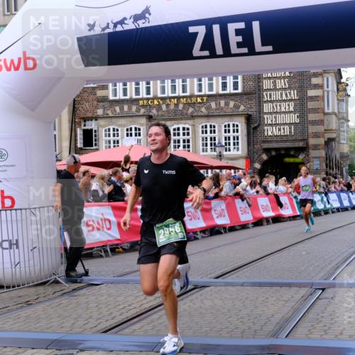 13.09.2026 - 21. swb-Marathon Bremen Tim E. http://msf.ph/oto/10367903 13.09.2026 13:04:59 Ziel 1223, 1224, 1712, 2207, 2646, 2956, 5283, 7814, 8701, 8936, 9070, 9689, 13034, 13187 meine-sportfotos.de