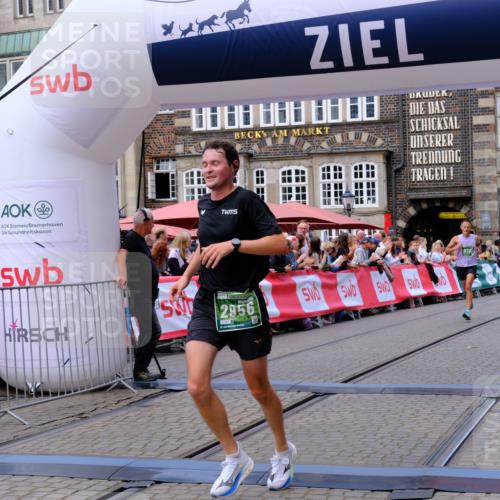 13.09.2026 - 21. swb-Marathon Bremen Tim E. http://msf.ph/oto/10367917 13.09.2026 13:04:59 Ziel 1223, 1224, 1712, 2207, 2646, 2956, 5283, 7814, 8701, 8936, 9070, 9689, 13034, 13187 meine-sportfotos.de