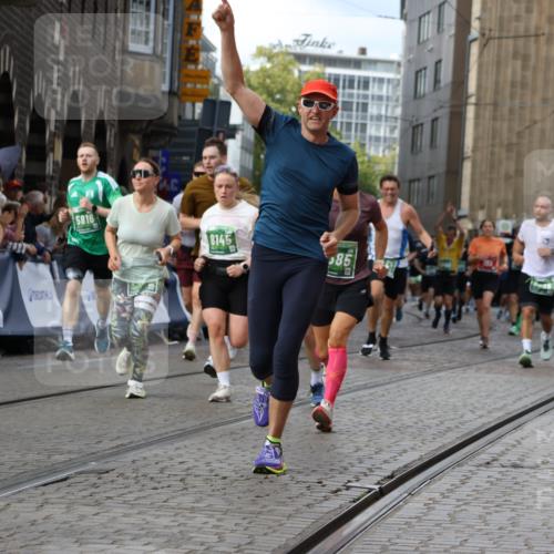 13.09.2026 - 21. swb-Marathon Bremen Strokosch-Dieckow http://msf.ph/oto/10367922 13.09.2026 13:35:53 Ziel 156, 607, 2041, 2090, 2318, 2356, 3055, 3087, 3226, 3621, 3704, 3780, 4326, 5308, 5661, 6315, 6418, 6465, 6466, 6644, 6649, 7285, 7377, 7597, 7675, 7700, 8401, 8530, 8816, 8915, 9784, 9845, 9862, 9887, 9892, 563, 1867, 2565, 3026, 3224, 3454, 3489, 4016, 5026, 5259, 5276, 5816, 6159, 6874, 6982, 7036, 7043, 7256, 7385, 7804, 8145, 8227, 8275, 8488, 9076, 9243, 9497, 13179 meine-sportfotos.de