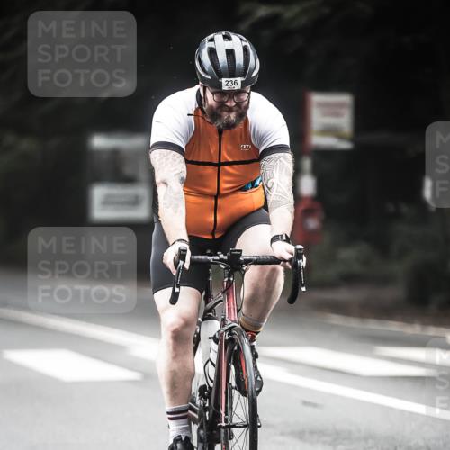 13.09.2026 - Stadtparktriathlon H.Heesch http://msf.ph/oto/10367932 13.09.2026 10:16:38 Radfahren 224, 236, 289, 348, 351 meine-sportfotos.de