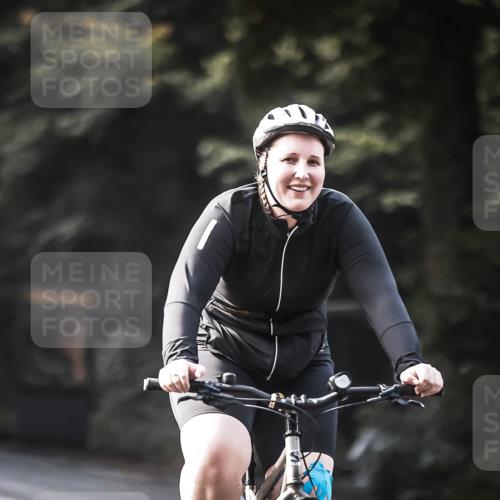 13.09.2026 - Stadtparktriathlon H.Heesch http://msf.ph/oto/10368036 13.09.2026 11:25:21 Radfahren 759, 794, 803 meine-sportfotos.de