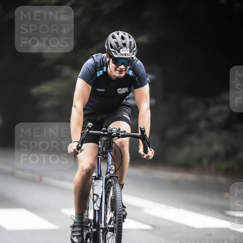 13.09.2026 - Stadtparktriathlon H.Heesch http://msf.ph/oto/10368039 13.09.2026 10:16:59 Radfahren 226, 244 meine-sportfotos.de