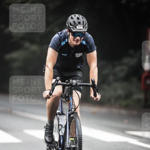 13.09.2026 - Stadtparktriathlon H.Heesch http://msf.ph/oto/10368046 13.09.2026 10:16:59 Radfahren 226, 244 meine-sportfotos.de