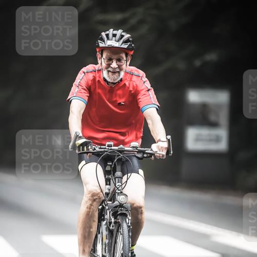 13.09.2026 - Stadtparktriathlon H.Heesch http://msf.ph/oto/10368071 13.09.2026 10:17:08 Radfahren 245, 269 meine-sportfotos.de