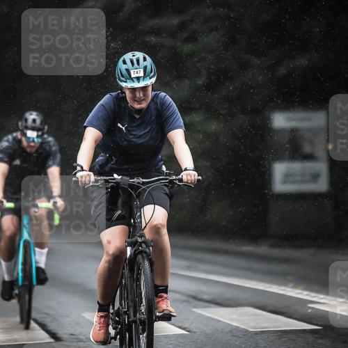 13.09.2026 - Stadtparktriathlon H.Heesch http://msf.ph/oto/10368104 13.09.2026 12:03:02 Radfahren 747, 905, 927, 948, 950, 1059 meine-sportfotos.de