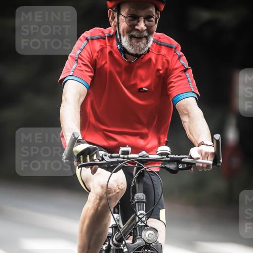 13.09.2026 - Stadtparktriathlon H.Heesch http://msf.ph/oto/10368107 13.09.2026 10:17:09 Radfahren 245, 269 meine-sportfotos.de