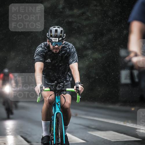 13.09.2026 - Stadtparktriathlon H.Heesch http://msf.ph/oto/10368127 13.09.2026 12:03:03 Radfahren 747, 905, 927, 948, 950, 1059 meine-sportfotos.de