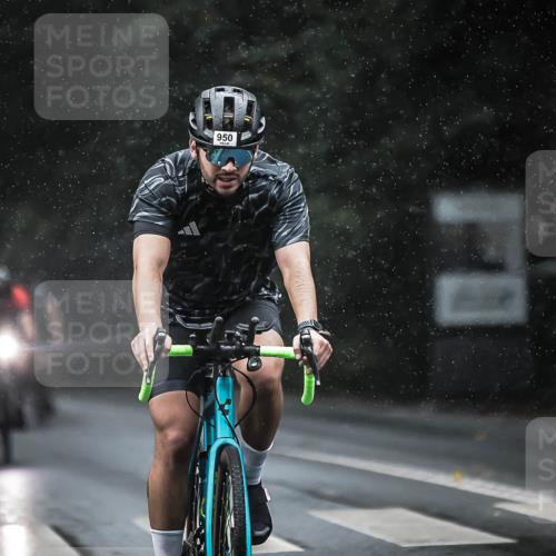 13.09.2026 - Stadtparktriathlon H.Heesch http://msf.ph/oto/10368137 13.09.2026 12:03:03 Radfahren 747, 905, 927, 948, 950, 1059 meine-sportfotos.de