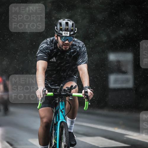 13.09.2026 - Stadtparktriathlon H.Heesch http://msf.ph/oto/10368142 13.09.2026 12:03:03 Radfahren 747, 905, 927, 948, 950, 1059 meine-sportfotos.de