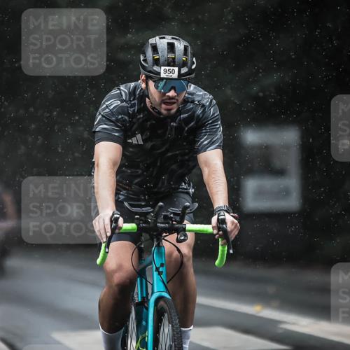 13.09.2026 - Stadtparktriathlon H.Heesch http://msf.ph/oto/10368154 13.09.2026 12:03:03 Radfahren 747, 905, 927, 948, 950, 1059 meine-sportfotos.de