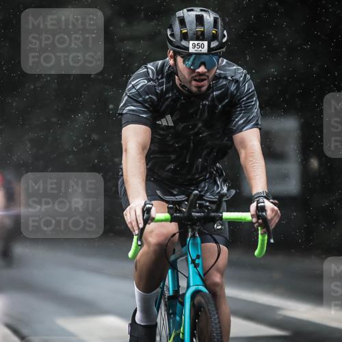 13.09.2026 - Stadtparktriathlon H.Heesch http://msf.ph/oto/10368159 13.09.2026 12:03:03 Radfahren 747, 905, 927, 948, 950, 1059 meine-sportfotos.de