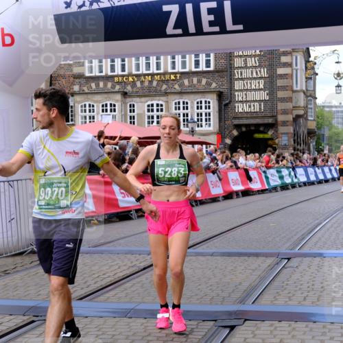 13.09.2026 - 21. swb-Marathon Bremen Tim E. http://msf.ph/oto/10368160 13.09.2026 13:05:04 Ziel 1712, 2646, 2956, 5283, 5674, 6708, 7538, 7814, 8054, 8701, 9070, 9306, 9495, 9689, 13187 meine-sportfotos.de