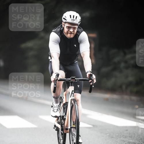 13.09.2026 - Stadtparktriathlon H.Heesch http://msf.ph/oto/10368197 13.09.2026 10:17:22 Radfahren 215, 241, 249, 292 meine-sportfotos.de