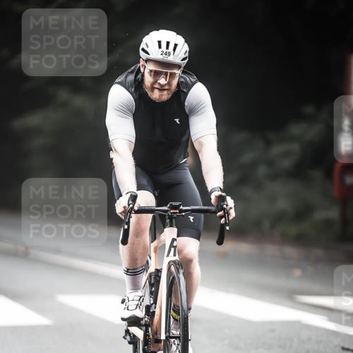 13.09.2026 - Stadtparktriathlon H.Heesch http://msf.ph/oto/10368205 13.09.2026 10:17:22 Radfahren 215, 241, 249, 292 meine-sportfotos.de