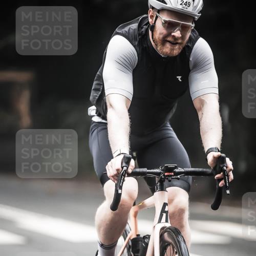 13.09.2026 - Stadtparktriathlon H.Heesch http://msf.ph/oto/10368237 13.09.2026 10:17:22 Radfahren 215, 241, 249, 292 meine-sportfotos.de
