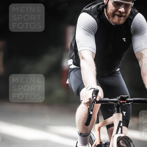13.09.2026 - Stadtparktriathlon H.Heesch http://msf.ph/oto/10368244 13.09.2026 10:17:22 Radfahren 215, 241, 249, 292 meine-sportfotos.de