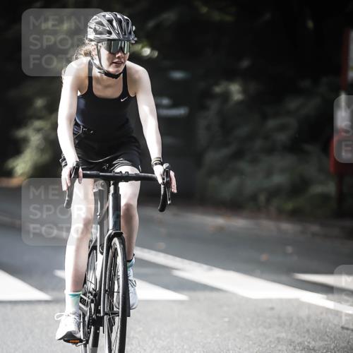 13.09.2026 - Stadtparktriathlon H.Heesch http://msf.ph/oto/10368254 13.09.2026 10:46:04 Radfahren 361, 566, 571 meine-sportfotos.de