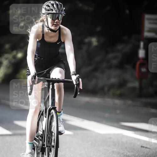 13.09.2026 - Stadtparktriathlon H.Heesch http://msf.ph/oto/10368259 13.09.2026 10:46:04 Radfahren 361, 566, 571 meine-sportfotos.de