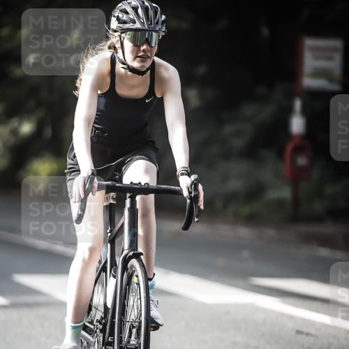 13.09.2026 - Stadtparktriathlon H.Heesch http://msf.ph/oto/10368272 13.09.2026 10:46:04 Radfahren 361, 566, 571 meine-sportfotos.de