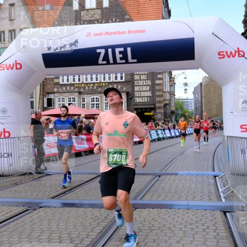 13.09.2026 - 21. swb-Marathon Bremen Tim E. http://msf.ph/oto/10368291 13.09.2026 13:05:18 Ziel 1336, 1822, 2297, 2646, 3196, 4729, 5674, 6708, 7538, 8054, 9306, 9495, 13187 meine-sportfotos.de
