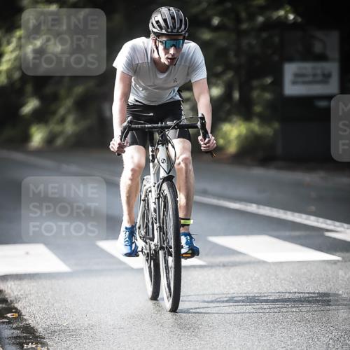 13.09.2026 - Stadtparktriathlon H.Heesch http://msf.ph/oto/10368303 13.09.2026 10:46:07 Radfahren 351, 361, 372, 432, 566, 571 meine-sportfotos.de