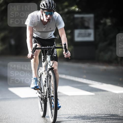 13.09.2026 - Stadtparktriathlon H.Heesch http://msf.ph/oto/10368313 13.09.2026 10:46:07 Radfahren 351, 361, 372, 432, 566, 571 meine-sportfotos.de