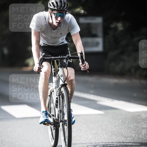 13.09.2026 - Stadtparktriathlon H.Heesch http://msf.ph/oto/10368320 13.09.2026 10:46:07 Radfahren 351, 361, 372, 432, 566, 571 meine-sportfotos.de