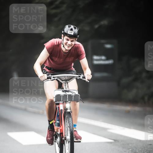 13.09.2026 - Stadtparktriathlon H.Heesch http://msf.ph/oto/10368321 13.09.2026 10:17:29 Radfahren 215, 228, 292, 317 meine-sportfotos.de