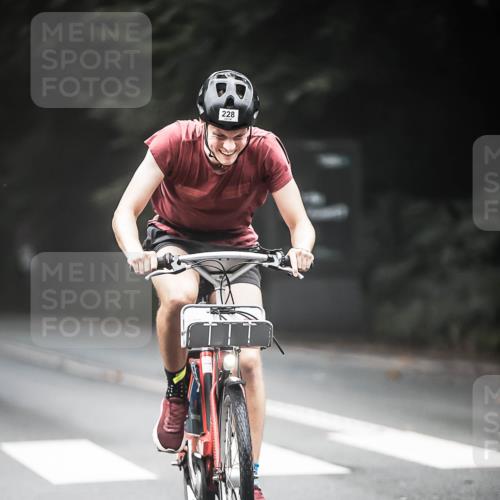 13.09.2026 - Stadtparktriathlon H.Heesch http://msf.ph/oto/10368334 13.09.2026 10:17:29 Radfahren 215, 228, 292, 317 meine-sportfotos.de