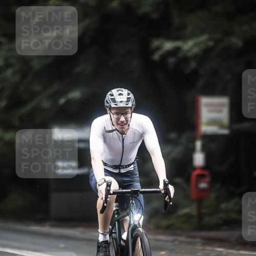 13.09.2026 - Stadtparktriathlon H.Heesch http://msf.ph/oto/10368335 13.09.2026 13:19:19 Radfahren 1388, 1439 meine-sportfotos.de