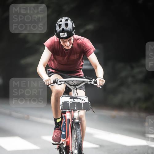 13.09.2026 - Stadtparktriathlon H.Heesch http://msf.ph/oto/10368338 13.09.2026 10:17:29 Radfahren 215, 228, 292, 317 meine-sportfotos.de